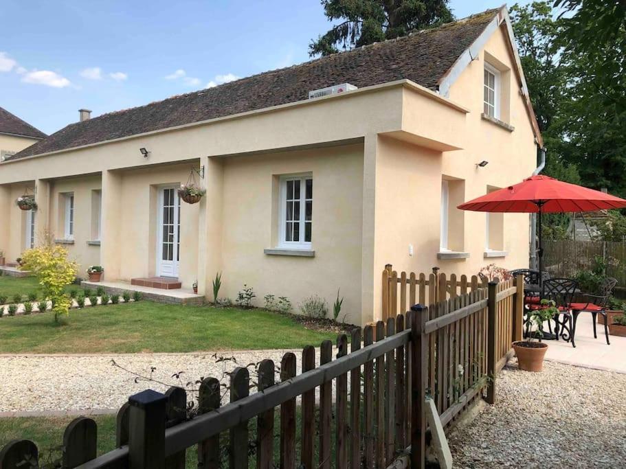 Riverside Lodge Chablis Exterior photo